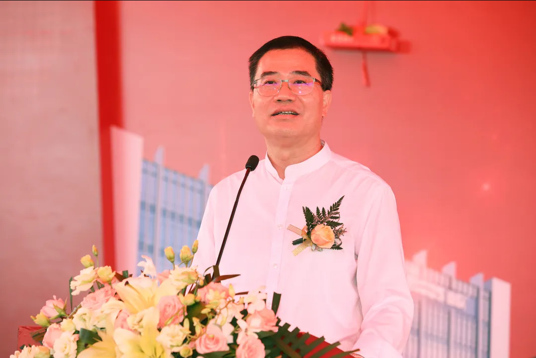 廣東省家具協(xié)會(huì)會(huì)長王克發(fā)表講話